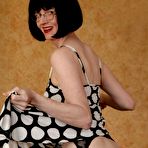Second pic of  ffstockings sexy nylon milf in stockings