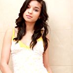 Second pic of Cute Babe In The Bathroom