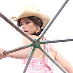 Third pic of Free Pictures ::: Truetere.com