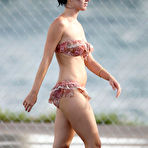 First pic of Busty Katy Perry nipple slip on the beach paparazzi shots