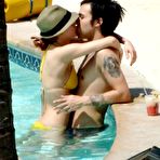 Second pic of ::: Paparazzi filth ::: Ashlee Simpson gallery @ All-Nude-Celebs.us nude and naked celebrities