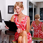 First pic of AllOver30.com - Introducing 42 year old Liz