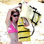 Second pic of Kelly Brook hard nipples and cleavage in bikini on the beach