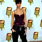 First pic of Rihanna