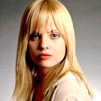First pic of Mena Suvari