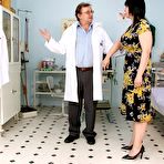 First pic of Old Zora breasts and midle aged experienced minge gyno checkup
