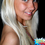 First pic of CutiesFlashing - free flashing/public photo galleries