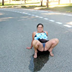 Second pic of Pissing moms outdoor