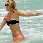 Second pic of Molly Sims shows her her hot ass in bikini at Miami beach