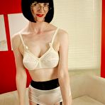 Third pic of  ffstockings sexy nylon milf in stockings