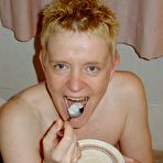 Second pic of Mature Amateur Cum Eating