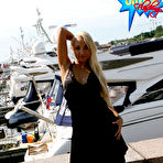 First pic of CutiesFlashing - free flashing/public photo galleries