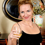 First pic of Mature Pictures Featuring 31 Year Old Samantha Rae From AllOver30