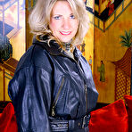 First pic of AllOver30.com - Introducing 46 year old Leah