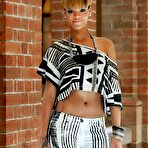 Second pic of Rihanna exposed her nude belly and sexy shoulders