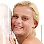 Fourth pic of Sophie Paris Playing In The Bath