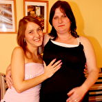 First pic of Mature Ivonne plays with babe Samantha