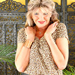 First pic of AllOver30.com - Introducing 50 year old Jill