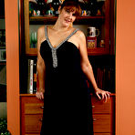 First pic of Mature Pictures Featuring 35 Year Old Julie From AllOver30