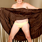 Second pic of AllOver30.com - Introducing 47 year old Samantha L