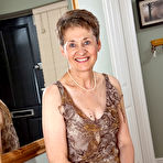 First pic of AllOver30.com - Introducing 60 year old Dee