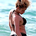 Fourth pic of Shakira fully naked at Largest Celebrities Archive!