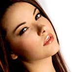 First pic of Shelby Carter slowly reveals her awesome curves