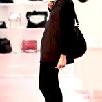 First pic of Paris Hilton shows ass crack while shopping with sister and mother