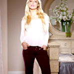 First pic of Kayden Kross persuades him to spend a moment of pleasure with her