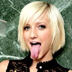 First pic of Ashlee Simpson