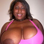 Second pic of Plump choco hot mature babe showing off her large melons - Large melons on choco babe - Choco hot babe showing off her large melons