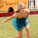 Third pic of Ali Larter shows her legs paparazzi shots