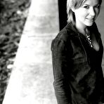 First pic of French singer Dido non nude posing photoshoot