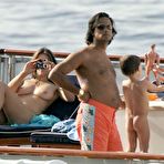 Fourth pic of Elizabeth Hurley