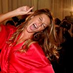Fourth pic of Gisele Bundchen posing naked but covered