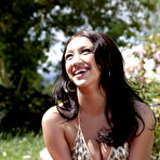 First pic of Vicki Chase makes him jizz on her feet in the park