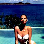 Third pic of Gisele Bundchen posing sexy and without bra photoshoot