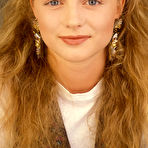 Third pic of Young Heather Graham sexy posing for magazines