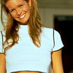 Third pic of Elle Macpherson
