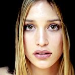 First pic of Piper Perabo