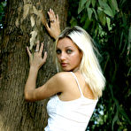 Third pic of TANIA D  BY GENIK - MIDDLE EAST - ORIG. PHOTOS AT 3000 PIXELS - &copy; 2006 MET-ART.COM