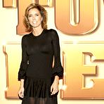 Third pic of Tea Leoni posin for paparazzi at Tower Heist premire