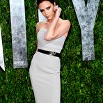 Third pic of Victoria Beckham posing at 2012 Vanity Fair Oscar party