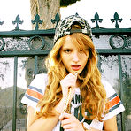 Third pic of Bella Thorne two non nude photosets