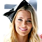 Fourth pic of Jennifer Hawkins shows her legs paparazzi shots