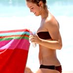 Third pic of Real amateur girlfriends having sex Sexy chick likes to show you her masterbating in these pics