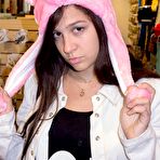 First pic of Caroline Ray Having Fun In A Mall