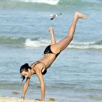 Fourth pic of Federica Torti yoga in black bikini on a beach