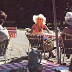 Second pic of Rodox lucky seventies guy fucking two ladies outdoor