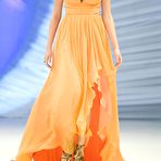 Second pic of Kate Upton shows deep cleavage in orange dress